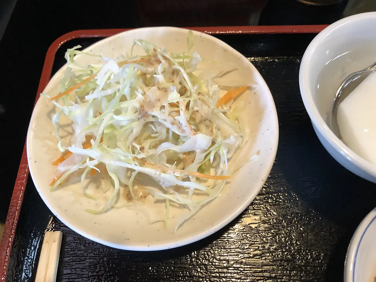 台湾料理 福源（中央町）の若鶏の甘酢炒め定食 サラダ