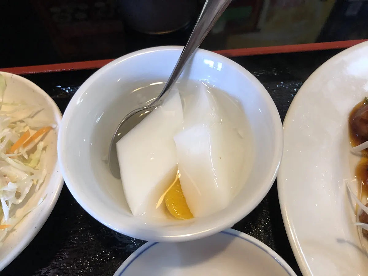 台湾料理 福源（中央町）の若鶏の甘酢炒め定食 杏仁豆腐